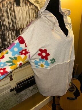 Upcycled Floral Patchwork Hooded Women's Top - Cream with Multicolor Flowers